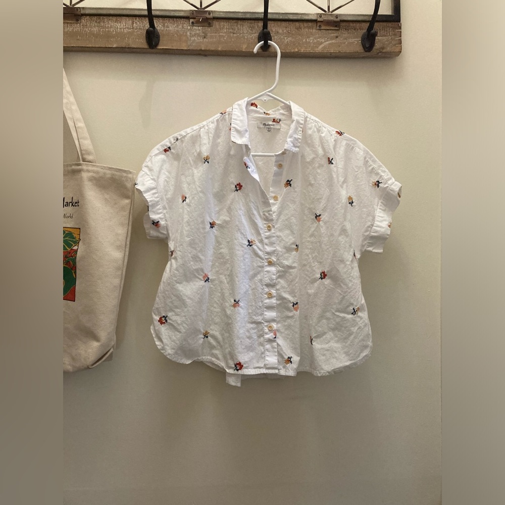 V-Neck Shirt in Cross-Stitch Floral M - Picture 6 of 11